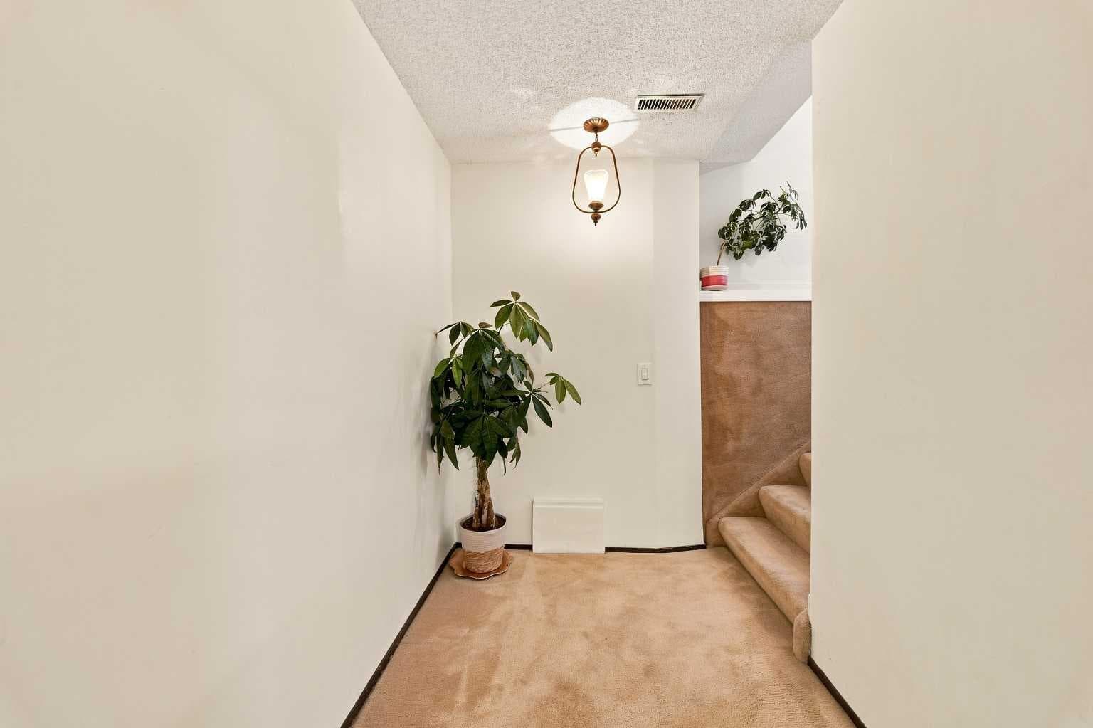 248 Huntcroft Road NE
