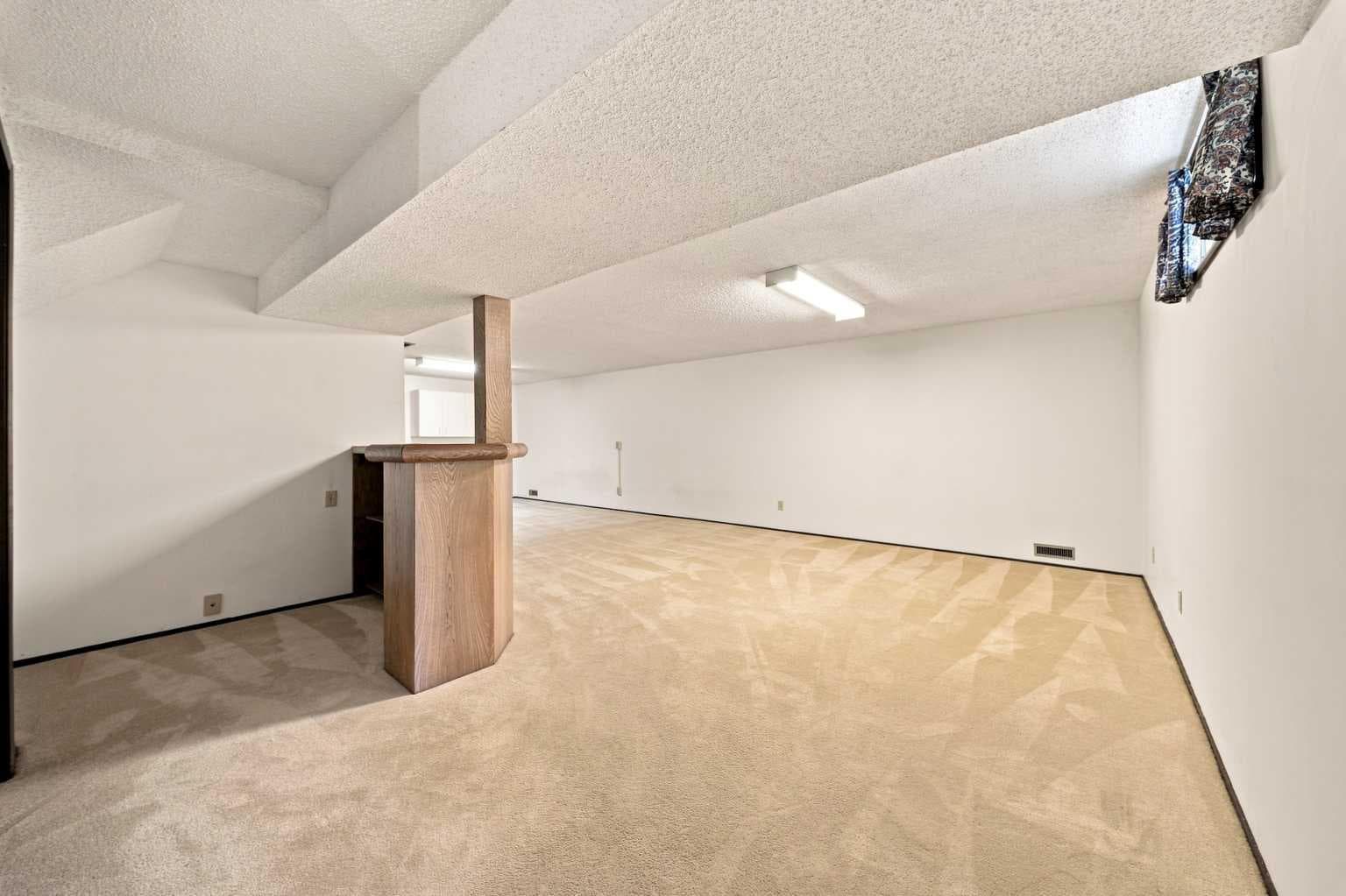 248 Huntcroft Road NE