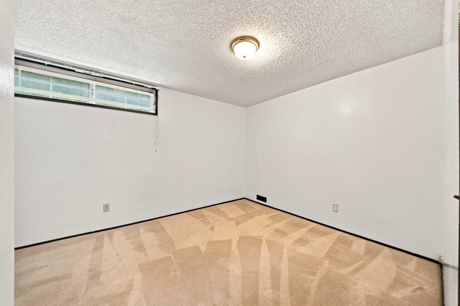 248 Huntcroft Road NE