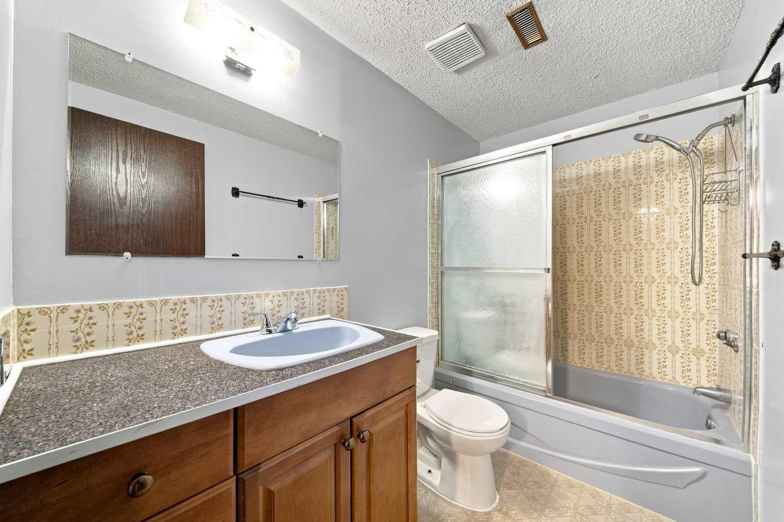 248 Huntcroft Road NE