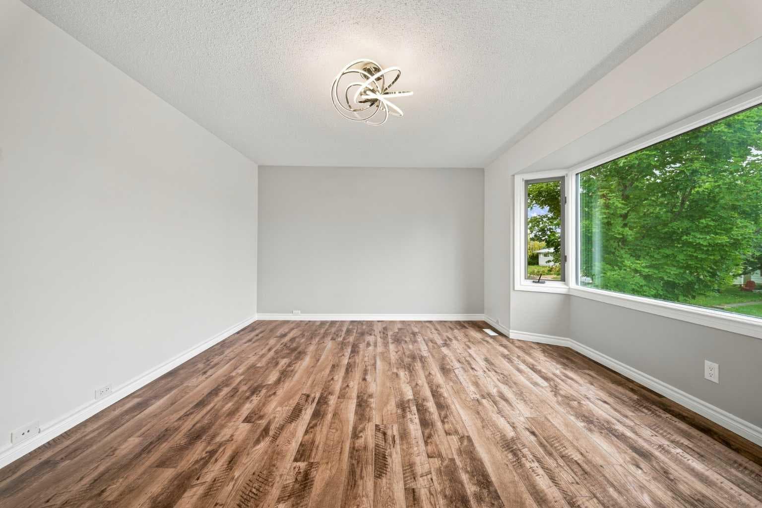 248 Huntcroft Road NE