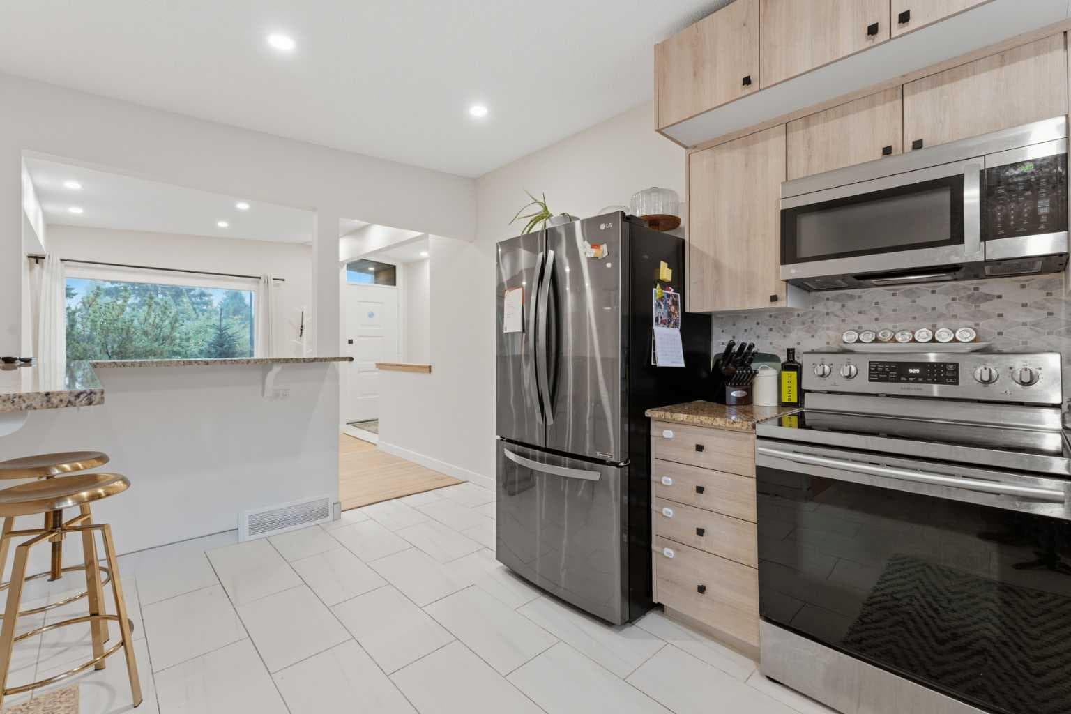 5316 La Salle Crescent SW