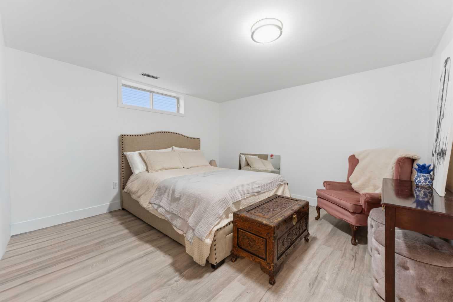 5316 La Salle Crescent SW