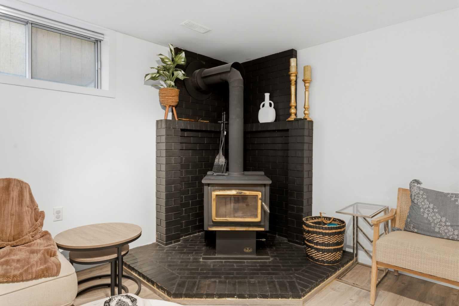 5316 La Salle Crescent SW