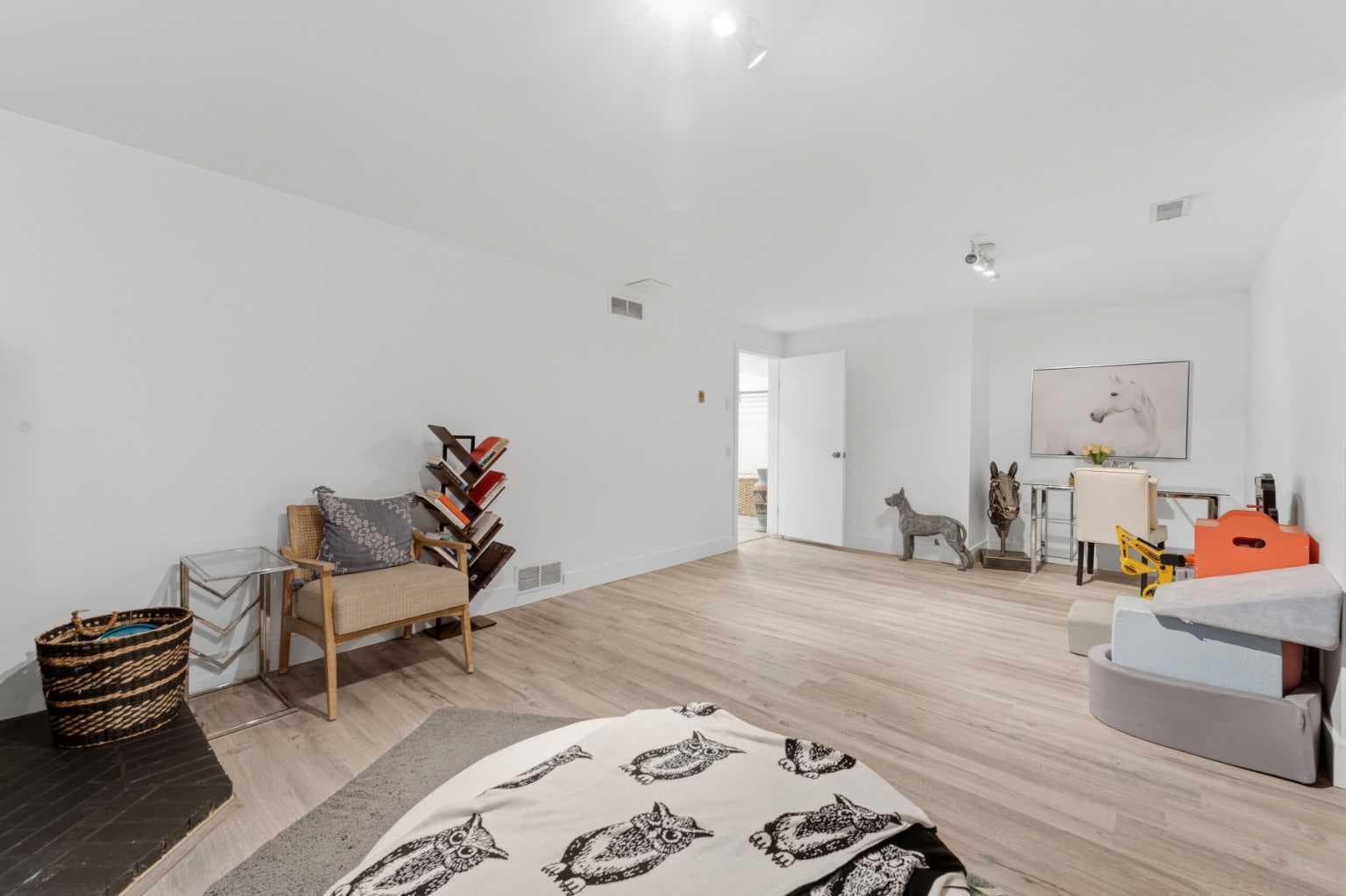 5316 La Salle Crescent SW