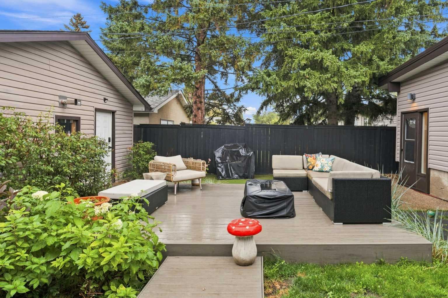 5316 La Salle Crescent SW