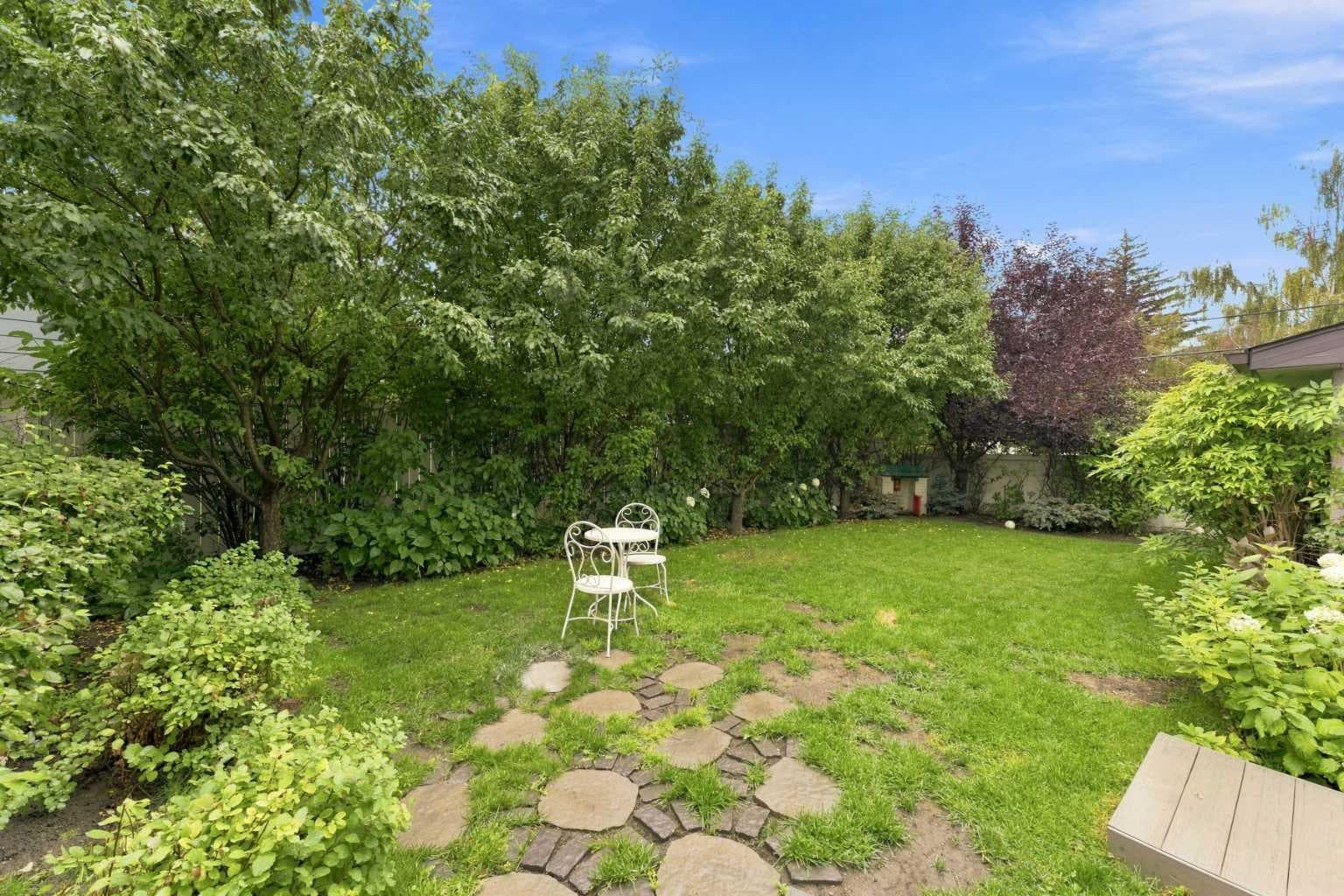 5316 La Salle Crescent SW