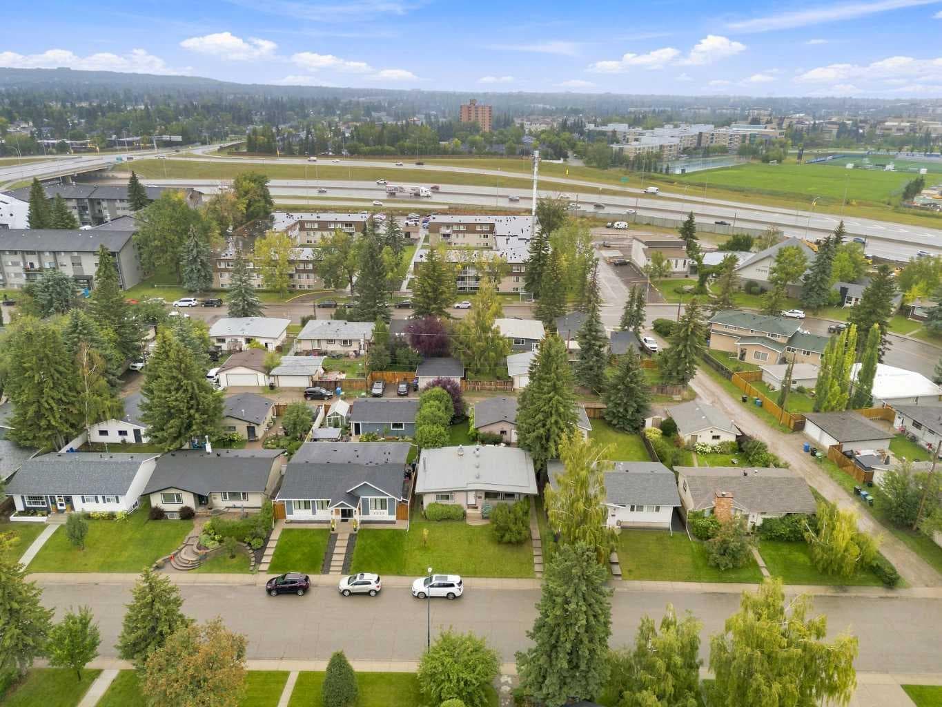 5316 La Salle Crescent SW