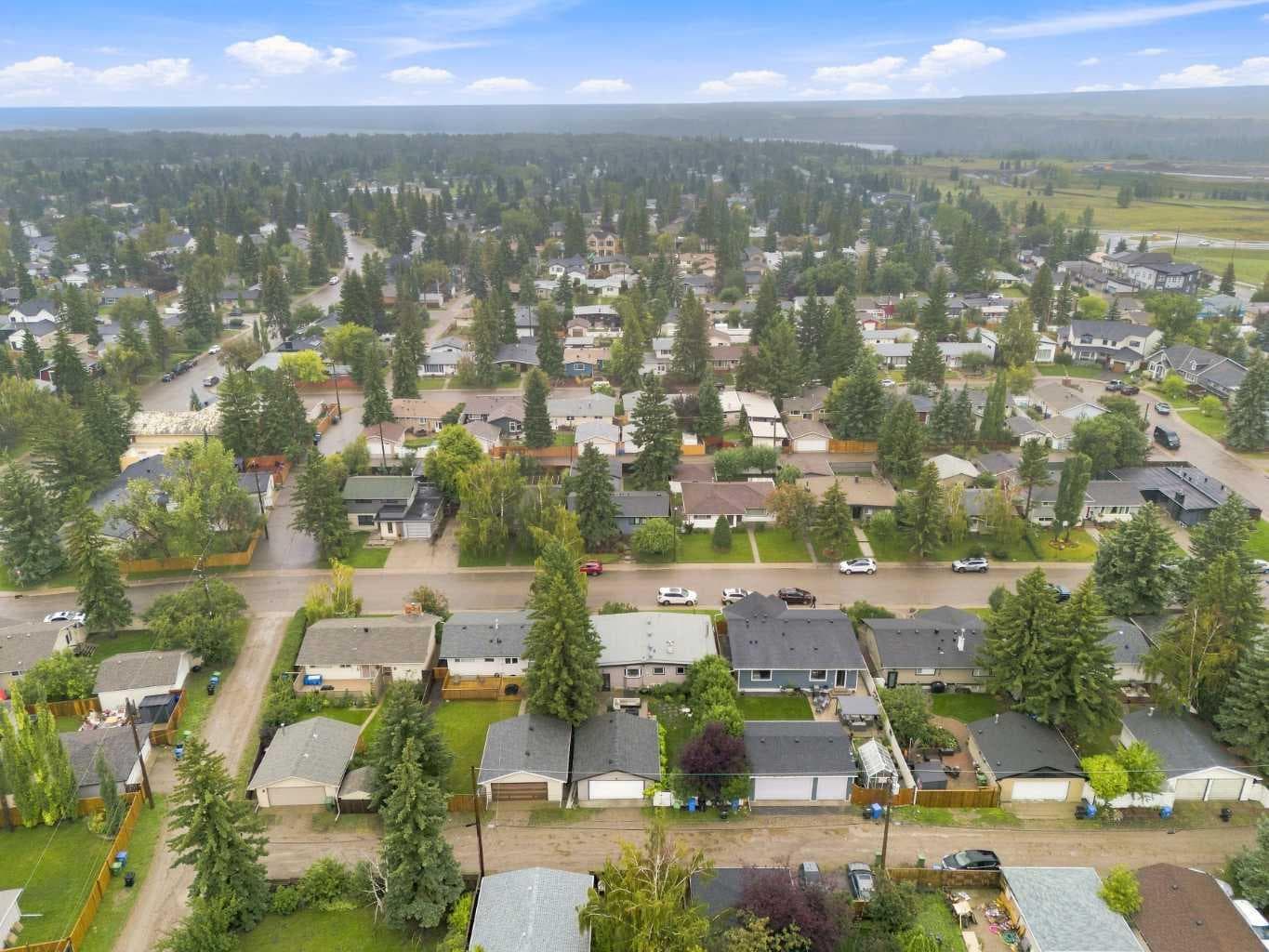 5316 La Salle Crescent SW