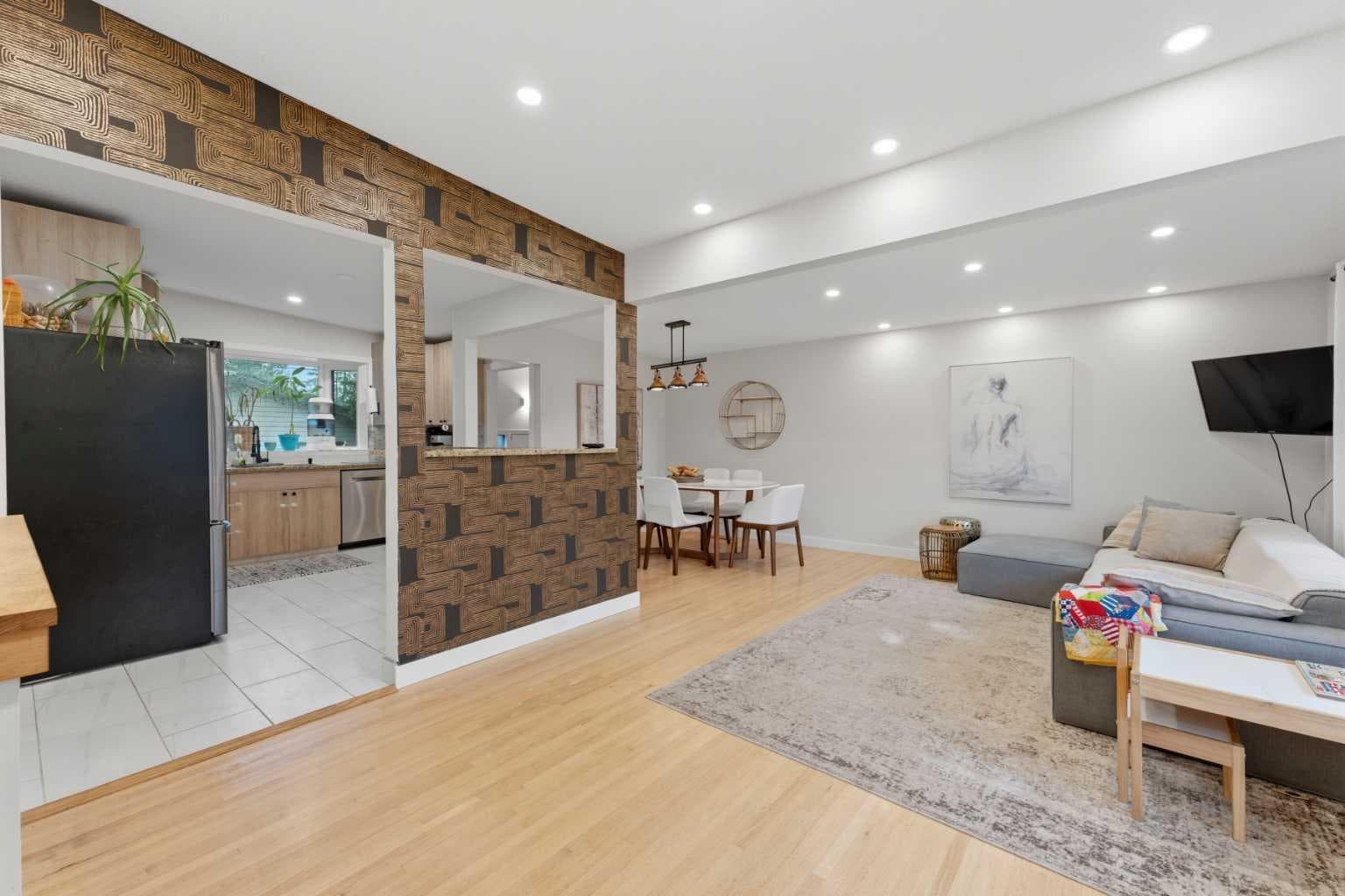 5316 La Salle Crescent SW