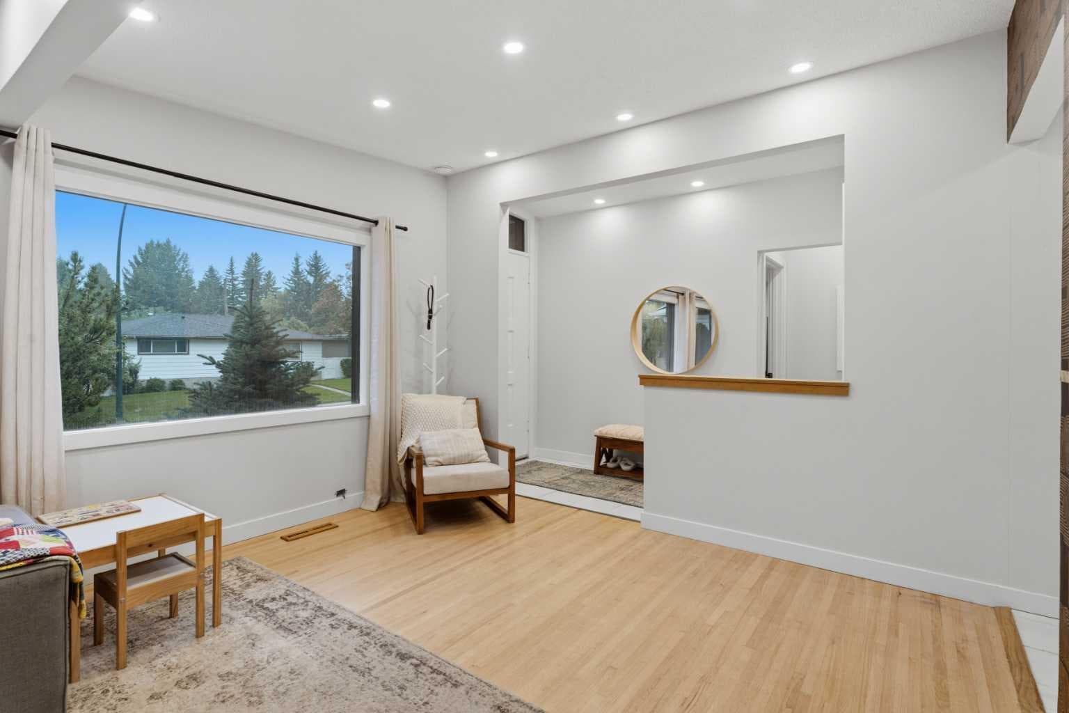 5316 La Salle Crescent SW