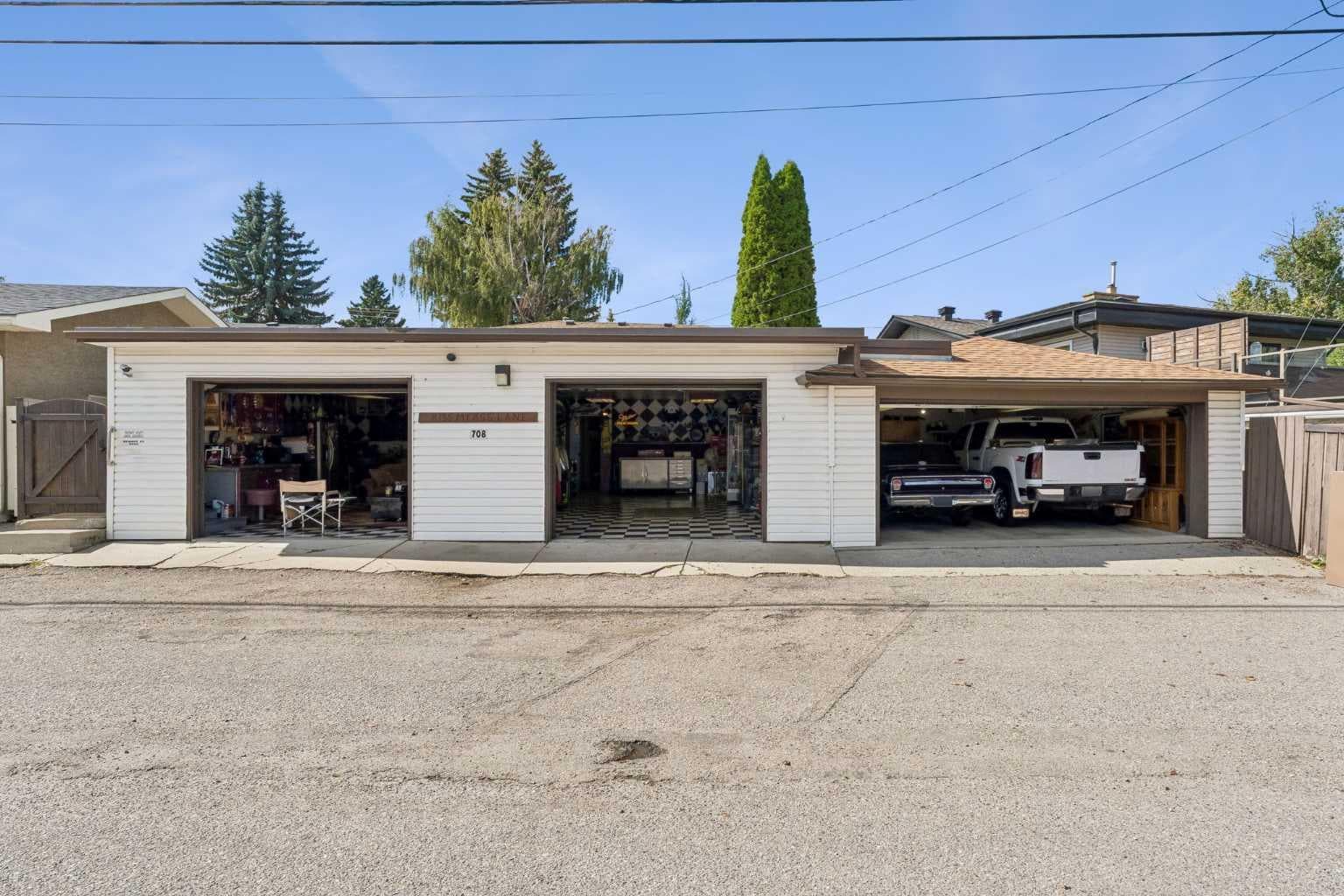 708 Lake Bonavista Drive SE