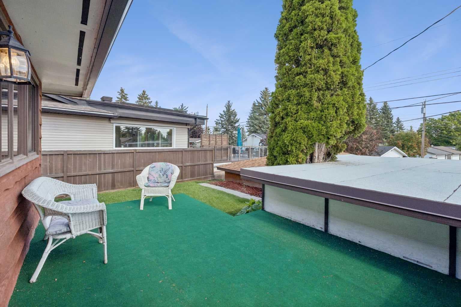 708 Lake Bonavista Drive SE