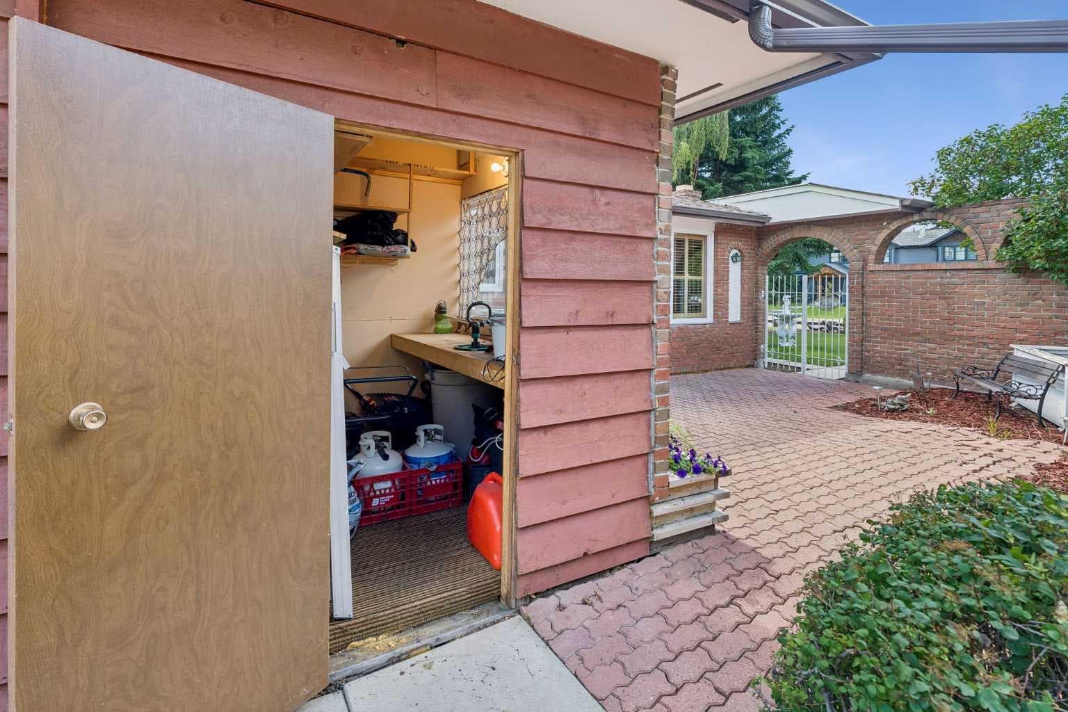 708 Lake Bonavista Drive SE