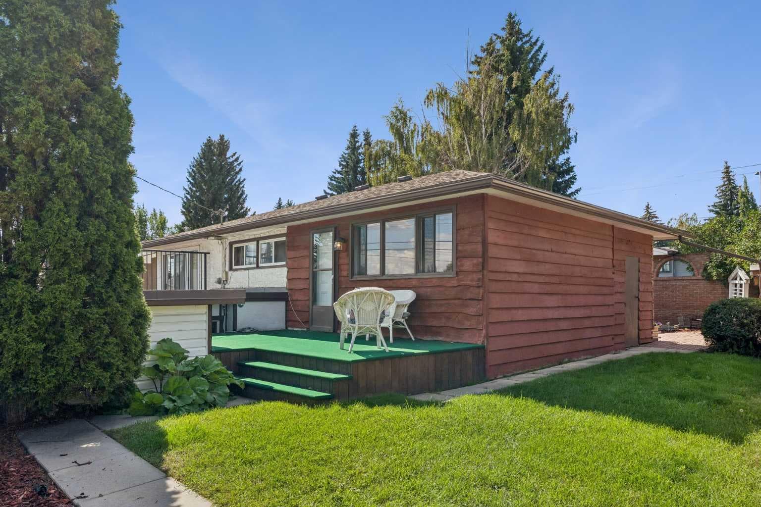 708 Lake Bonavista Drive SE