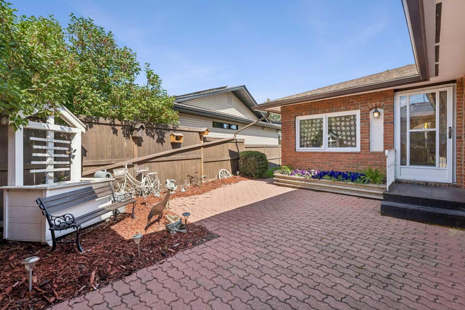 708 Lake Bonavista Drive SE