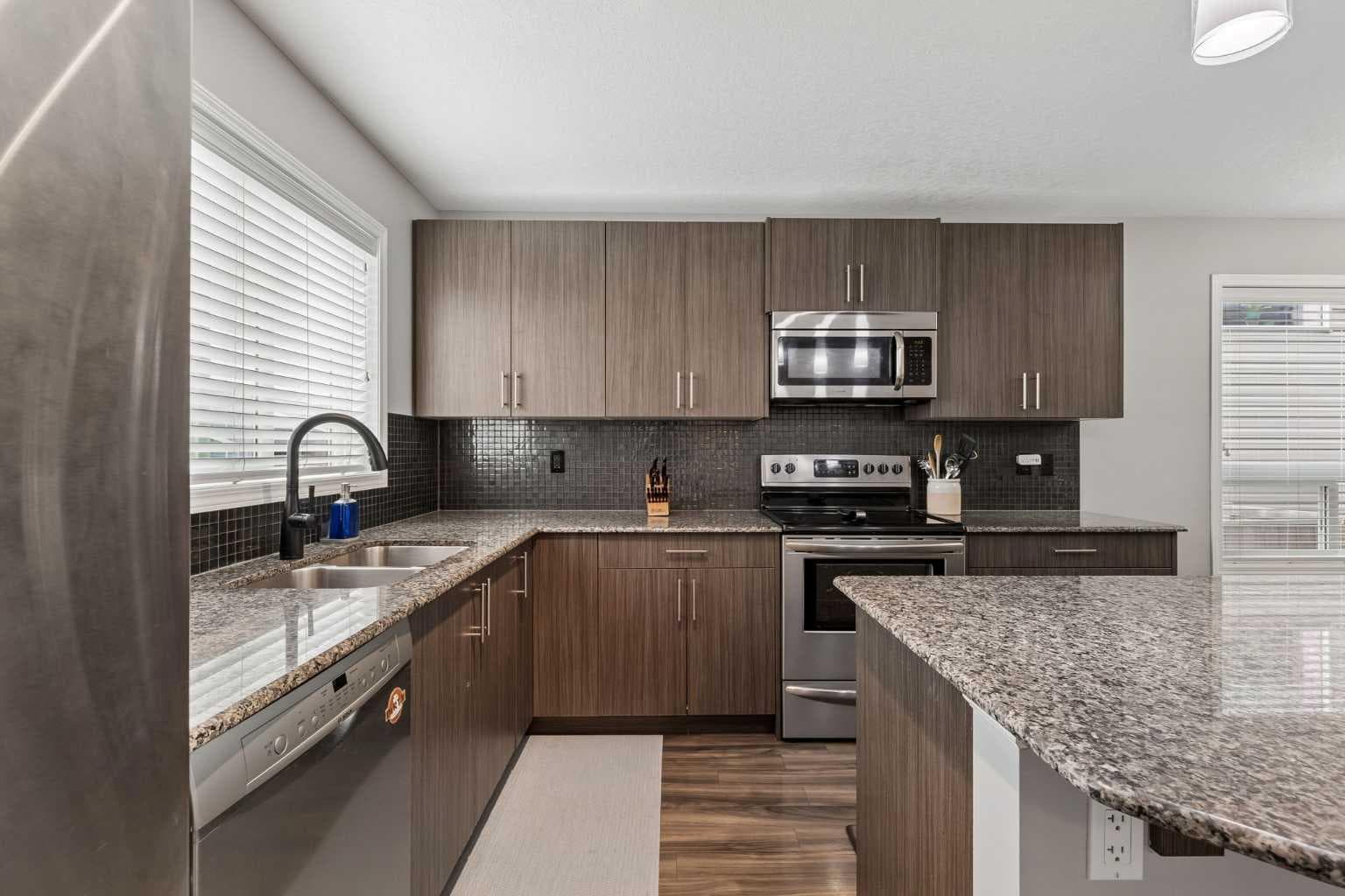 33 Legacy Gate SE