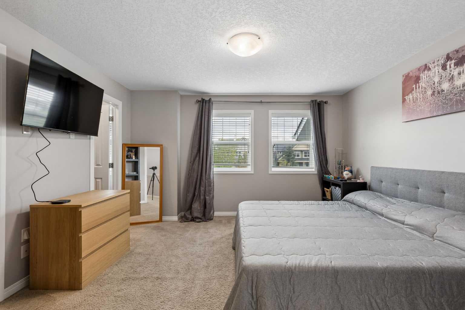 33 Legacy Gate SE