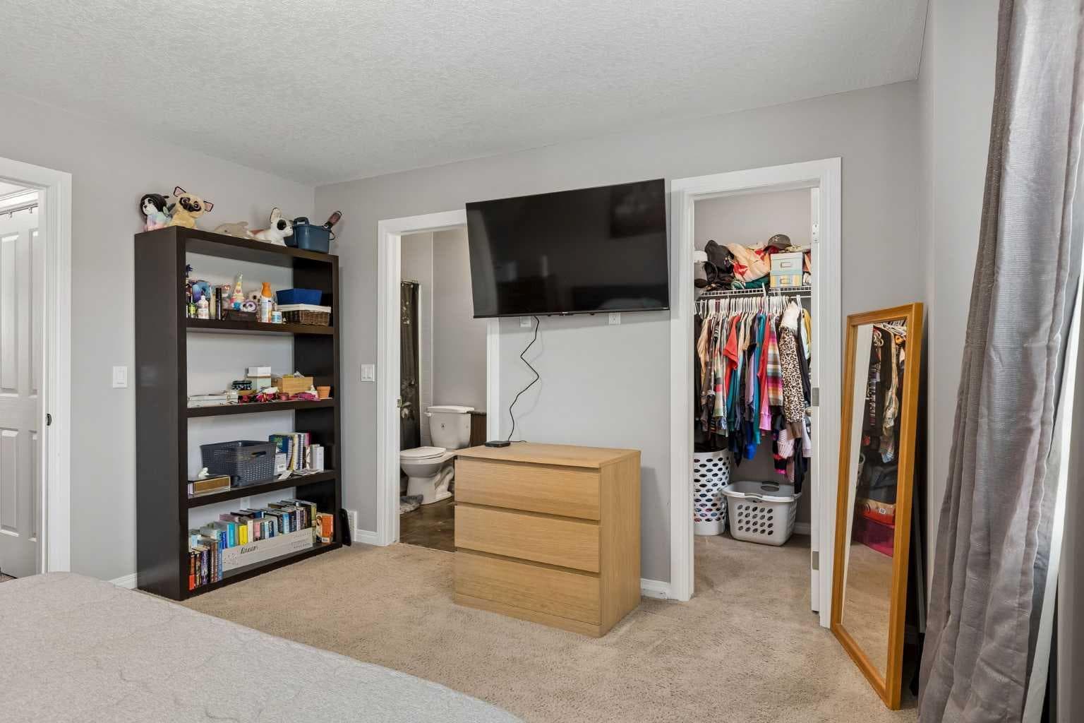 33 Legacy Gate SE