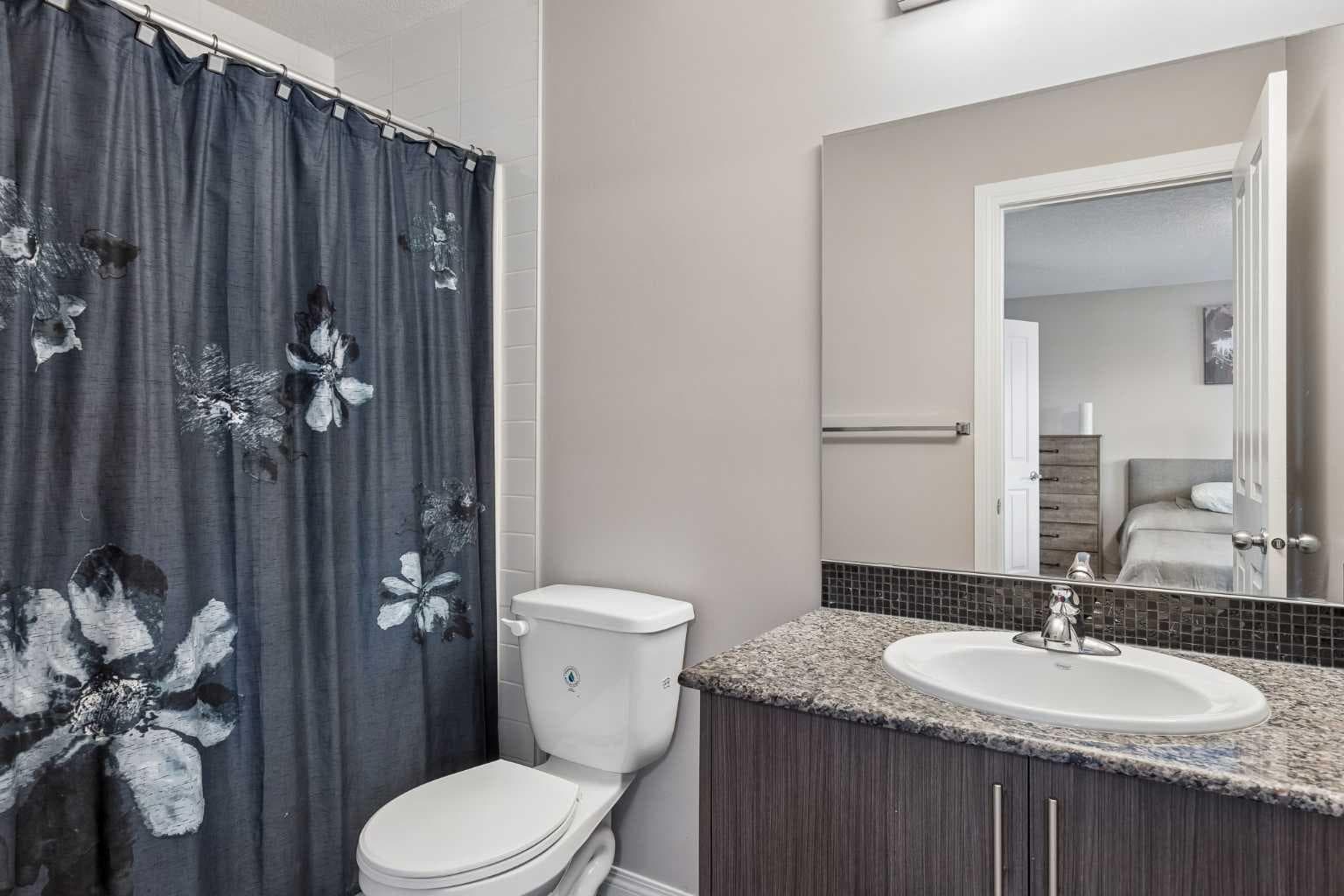 33 Legacy Gate SE