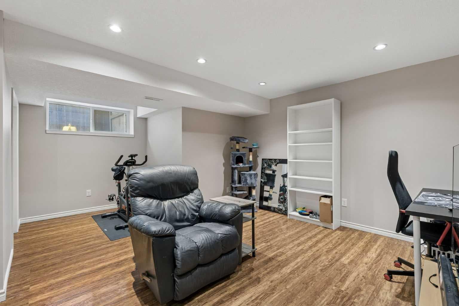 33 Legacy Gate SE