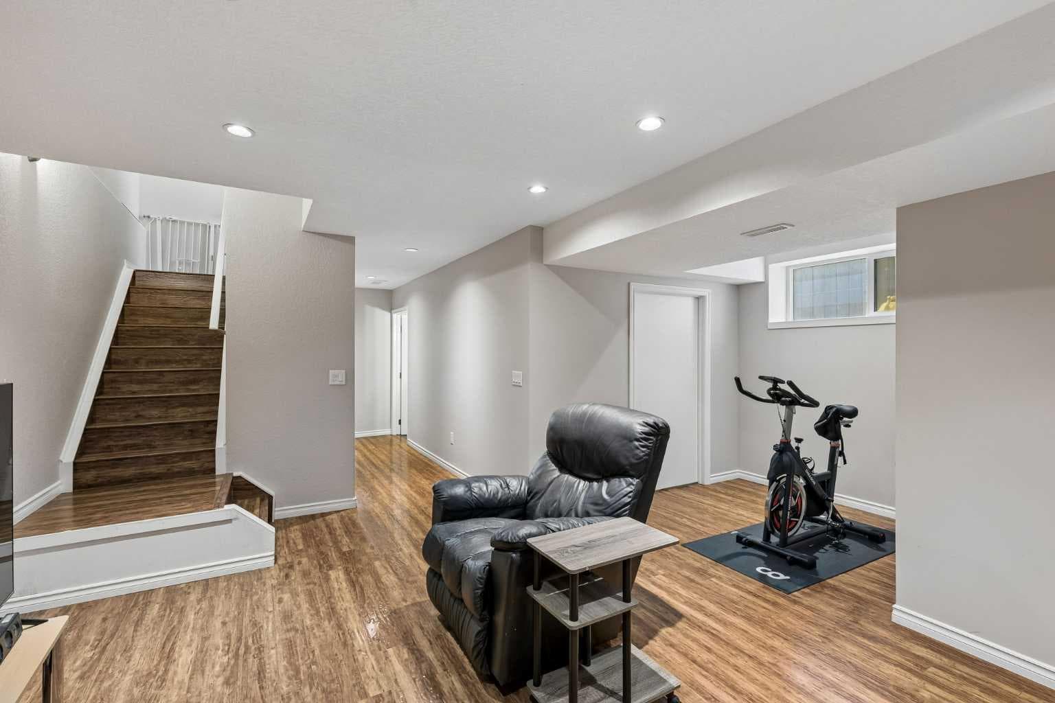 33 Legacy Gate SE