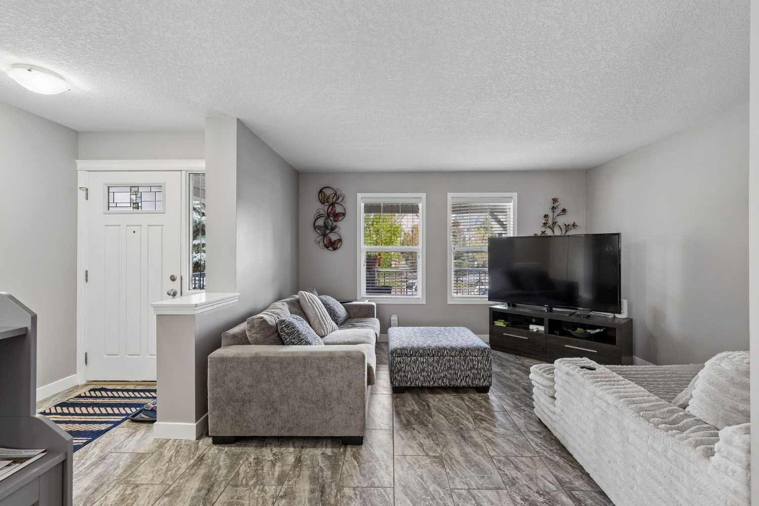 33 Legacy Gate SE