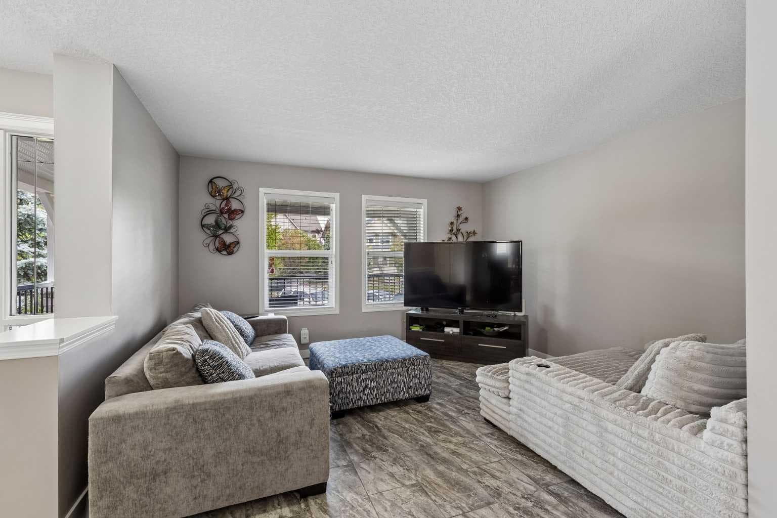 33 Legacy Gate SE