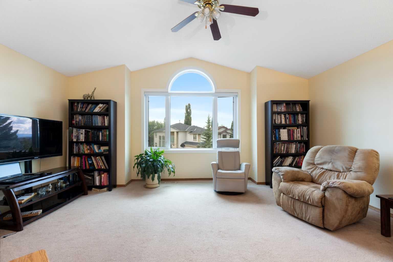 128 Tuscany Hills Close NW