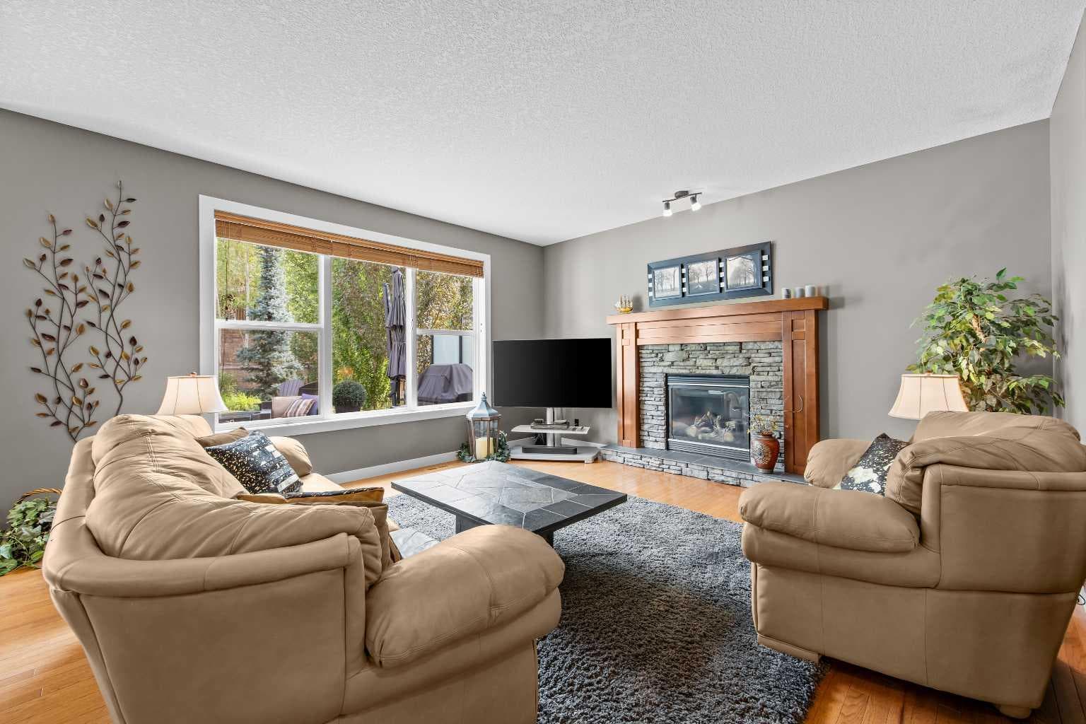10 Crestridge View SW
