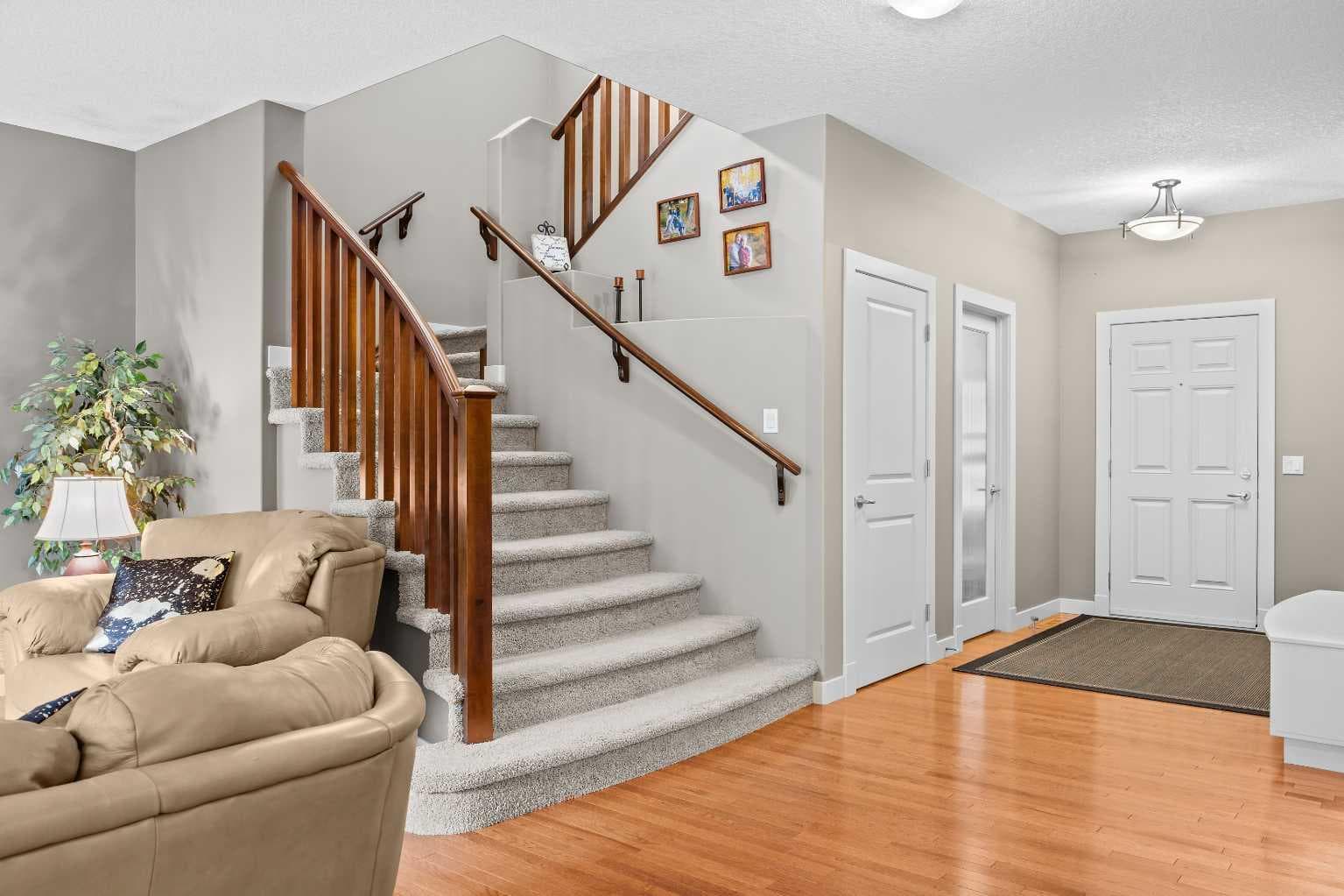 10 Crestridge View SW