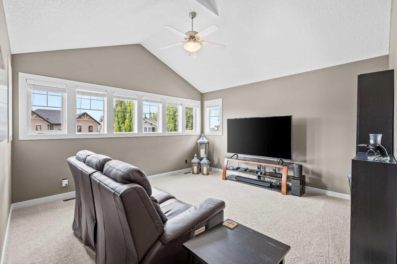 10 Crestridge View SW