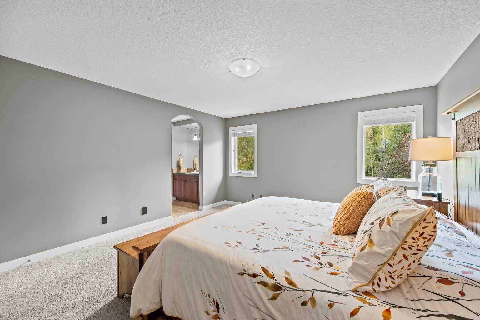 10 Crestridge View SW