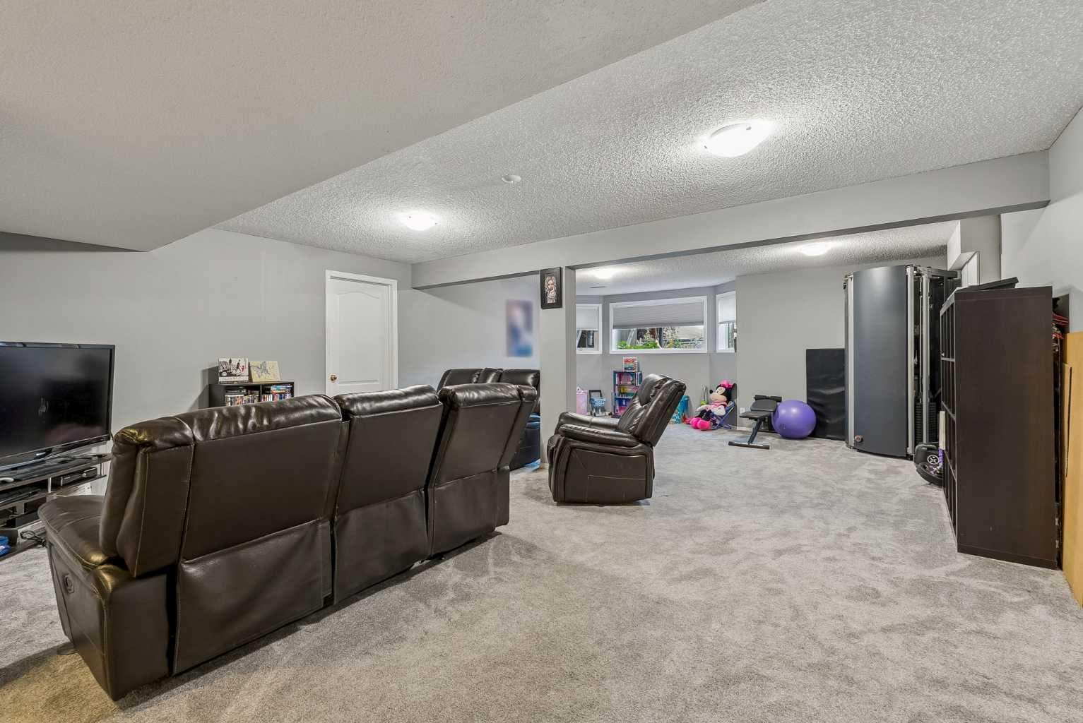 1420 Meadowbrook Drive SE