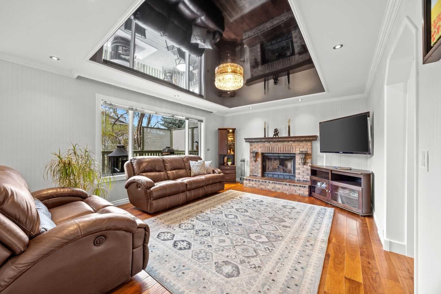 260 Riverside Mews SE