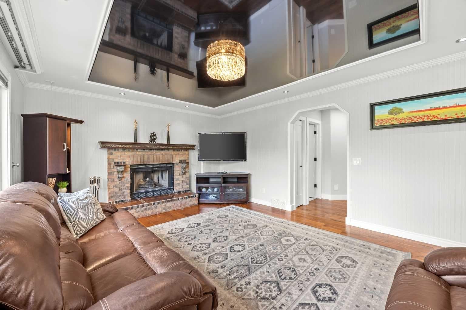 260 Riverside Mews SE