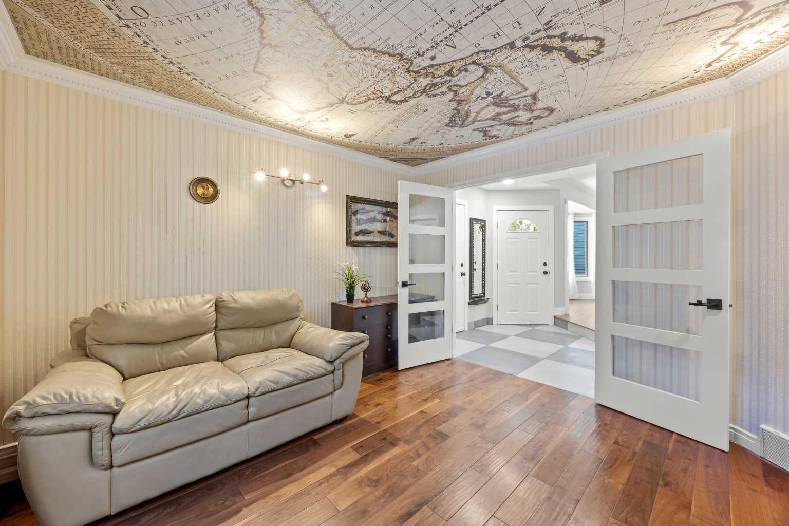 260 Riverside Mews SE