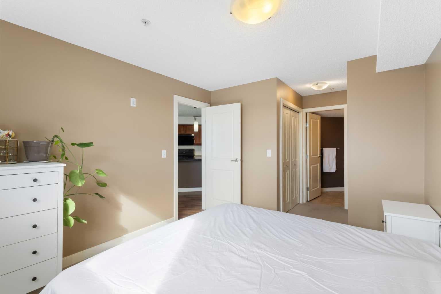 207, 108 Country Village Circle NE