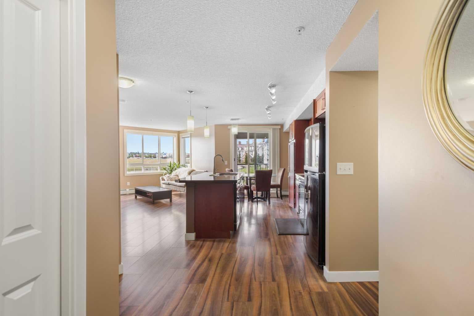 207, 108 Country Village Circle NE