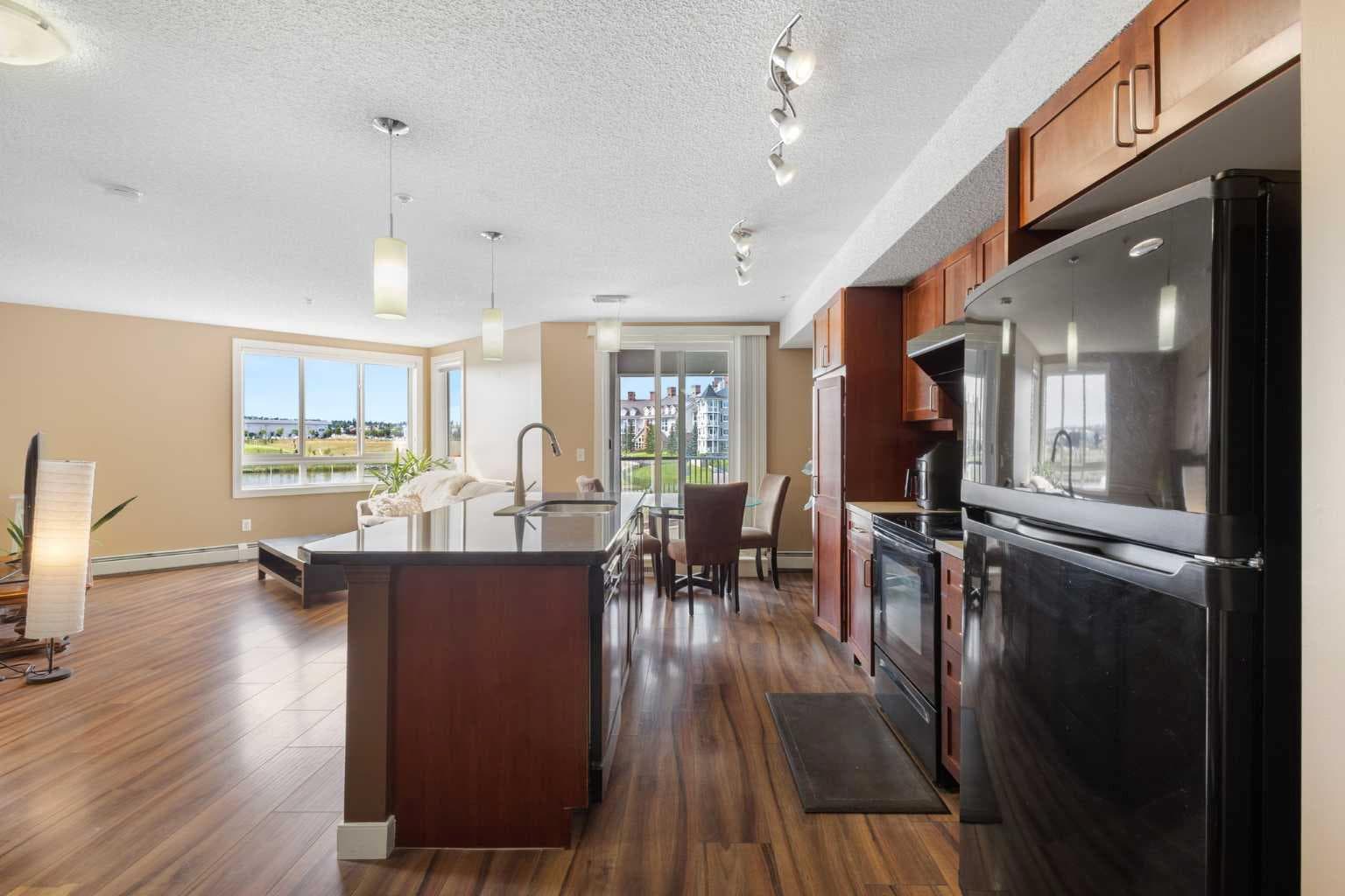 207, 108 Country Village Circle NE