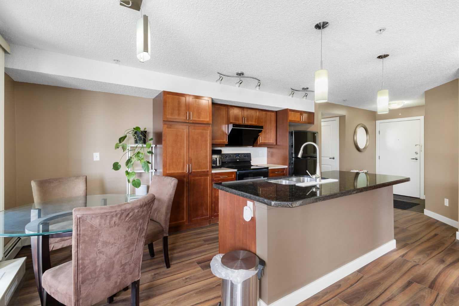 207, 108 Country Village Circle NE