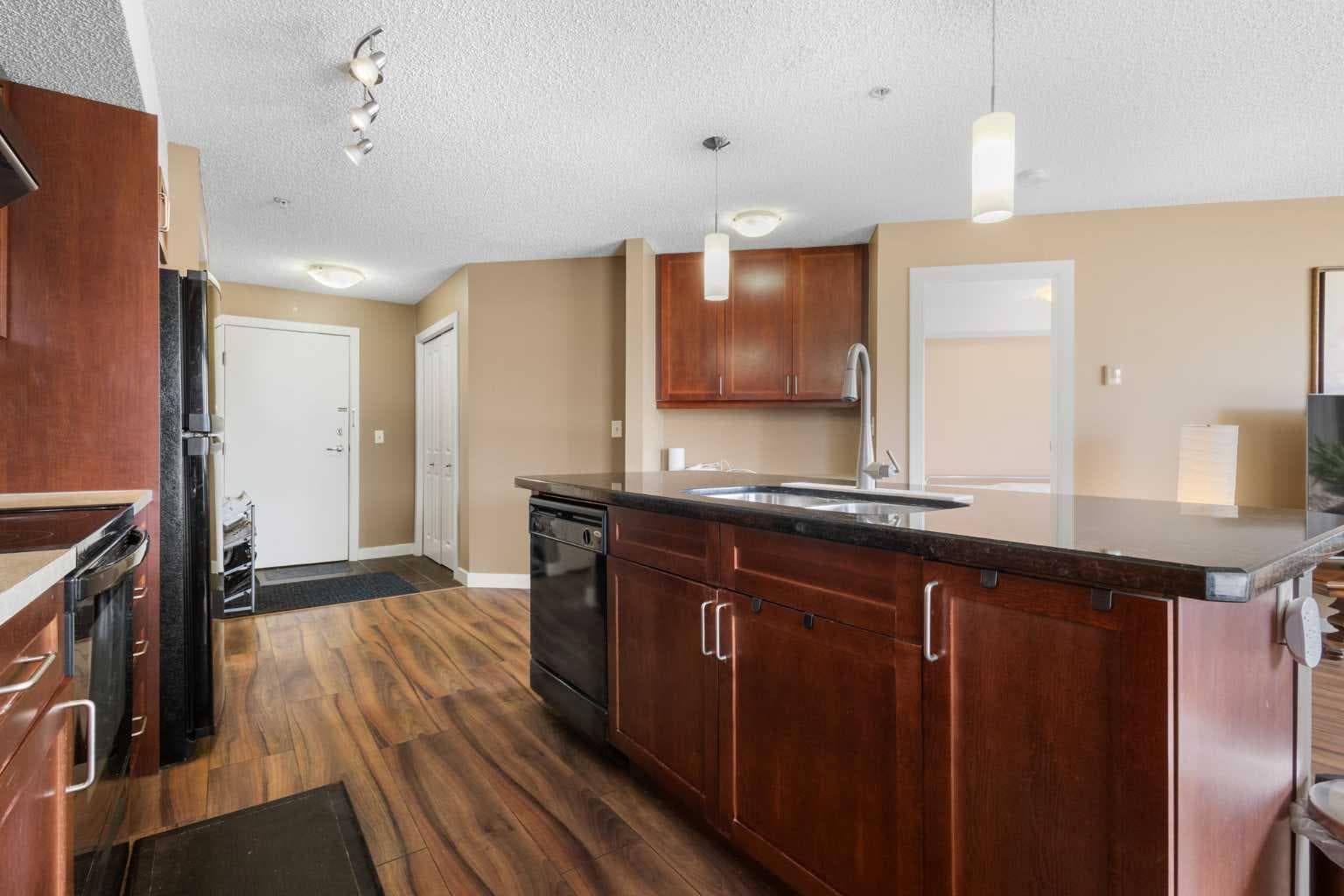 207, 108 Country Village Circle NE