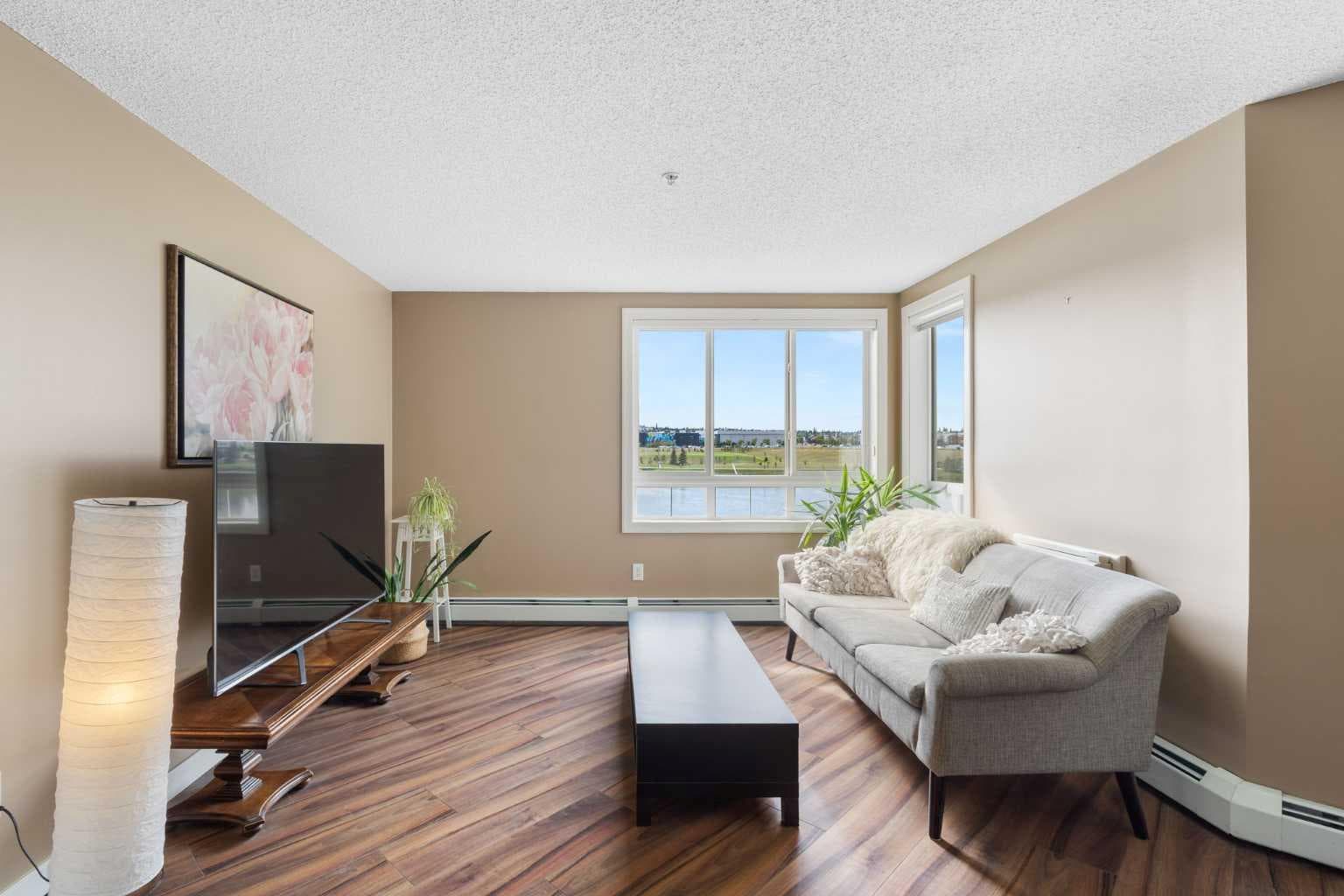 207, 108 Country Village Circle NE