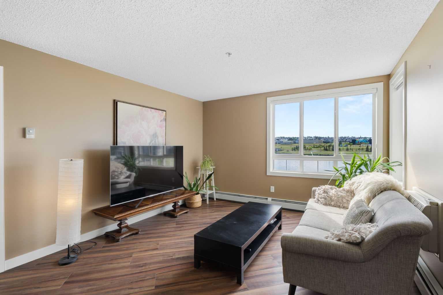 207, 108 Country Village Circle NE