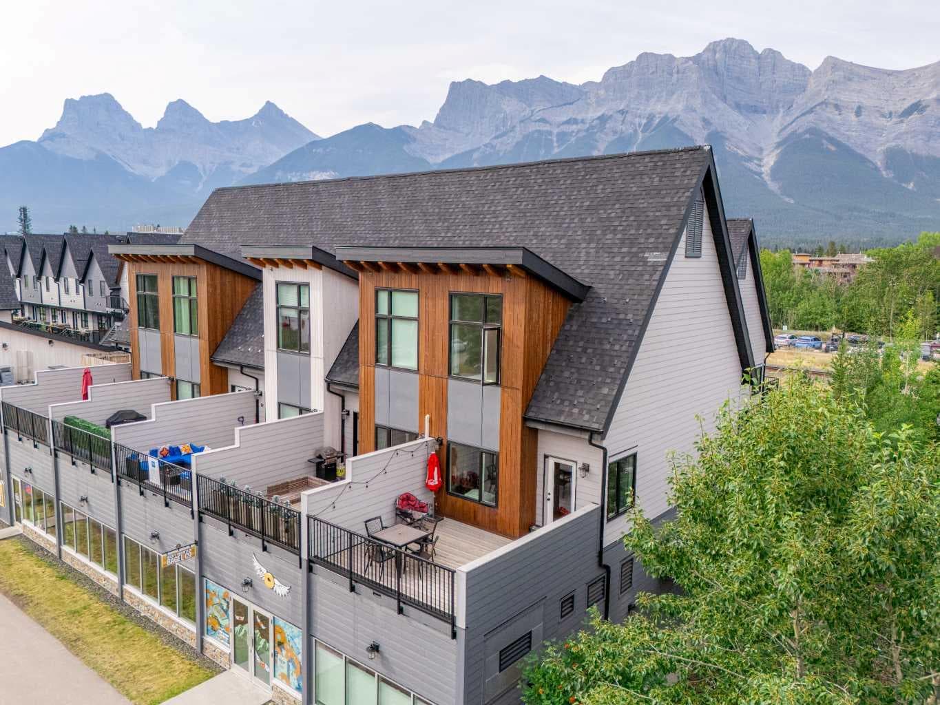 102, 1106 Bow Valley Trail  