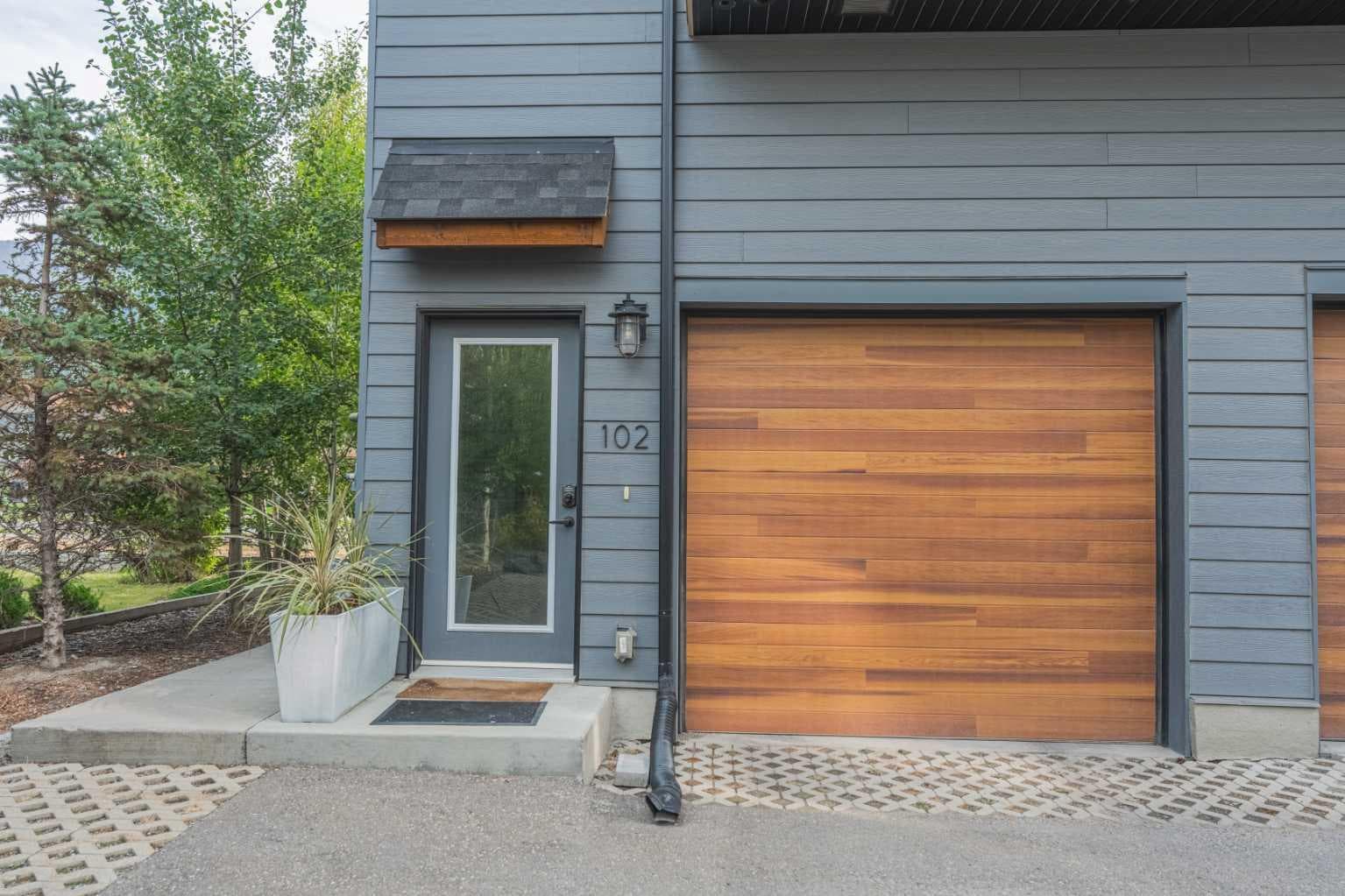 102, 1106 Bow Valley Trail  
