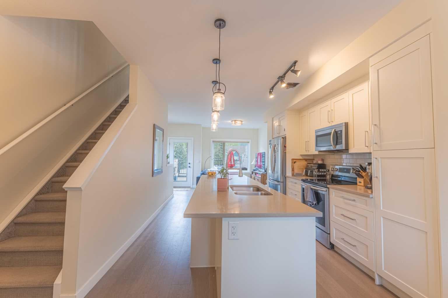 102, 1106 Bow Valley Trail  