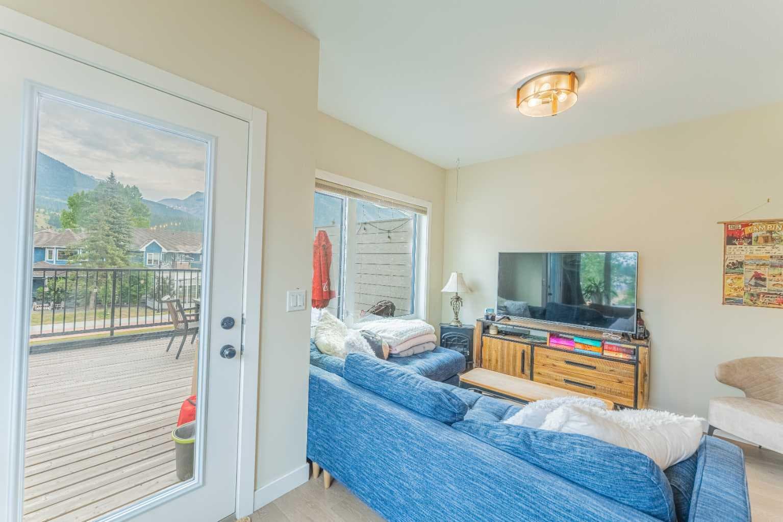 102, 1106 Bow Valley Trail  