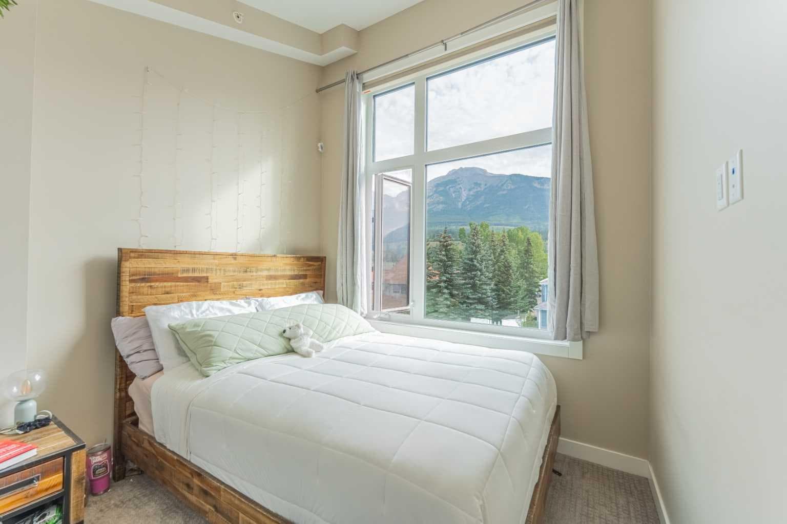 102, 1106 Bow Valley Trail  