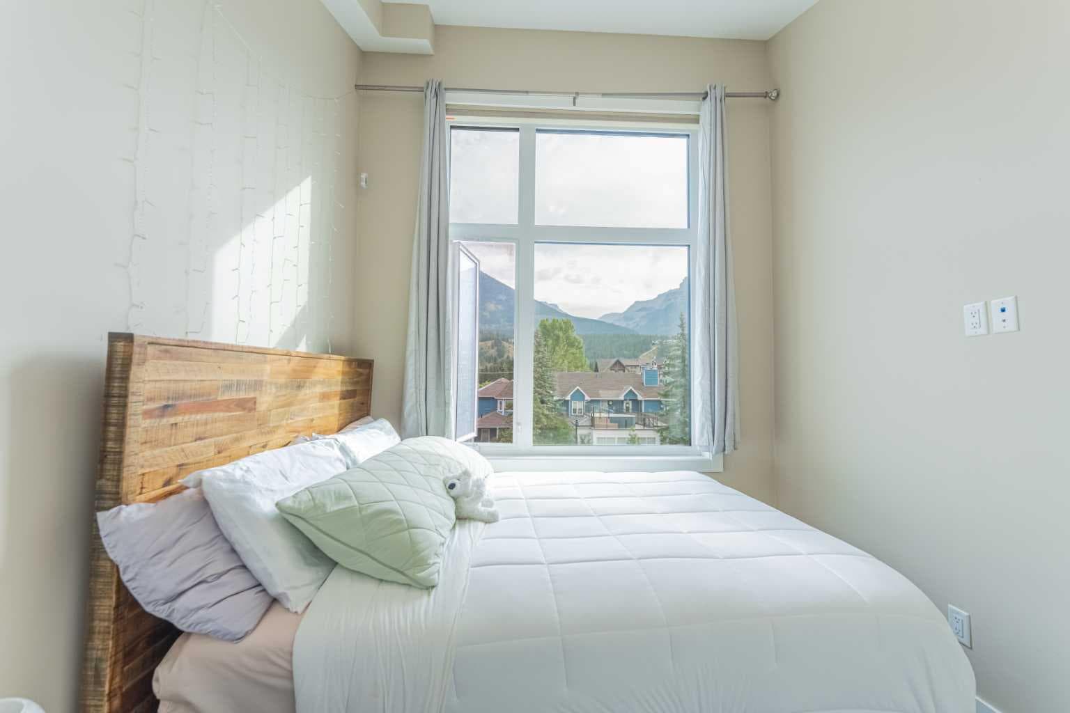 102, 1106 Bow Valley Trail  